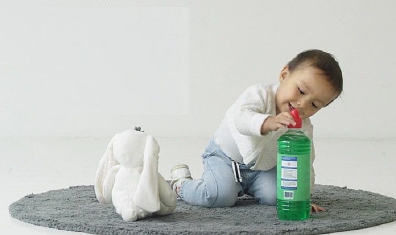 Cần làm gì khi trẻ bị ngộ độc hóa chất?